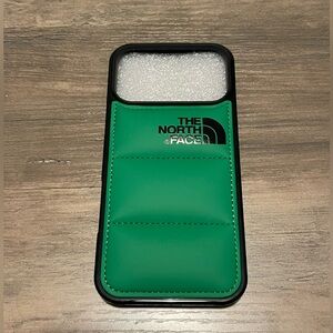 The North Face Green Puffer Phone Case with Logo fit’s iPhone 17 pro max!